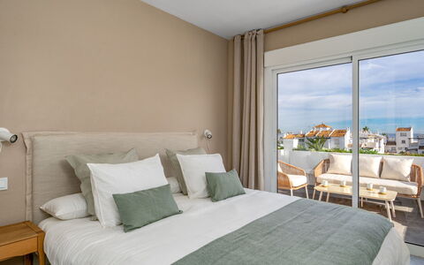 Ático Los Pelicanos: Mobilia, Proprietà, Costruzione, Comfort, Azzurro, Tessile, Pianta, Shade, Interior Design, Telaio Del Letto