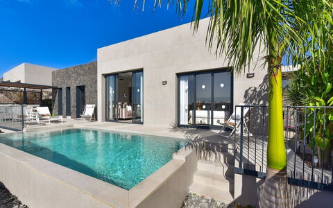 Yucas 12: Acqua, Proprietà, Costruzione, Piscina, Pianta, Azzurro, Cielo, Finestra, Albero, Tempo Libero