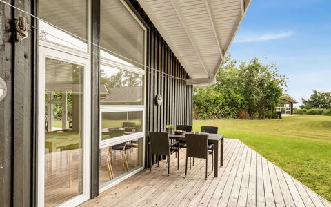 Majvor - 200M from the Sea: Legna, Casa, Portico, Deck, Latifoglie, Tetto, Color Legno, Pavimento In Legno, Eco Hotel