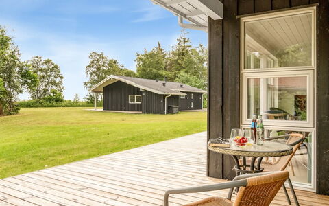 Majvor - 200M from the Sea: Legna, Casa, Portico, Deck, Latifoglie, Tetto, Color Legno, Pavimento In Legno, Eco Hotel