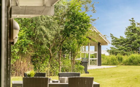 Majvor - 200M from the Sea: Legna, Casa, Portico, Deck, Latifoglie, Tetto, Color Legno, Pavimento In Legno, Eco Hotel