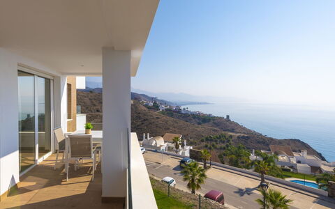 Amazing Sea: Pianta, Acqua, Nube, Cielo, Costruzione, Piscina, Albero, Shade, Urban Design, Tempo Libero