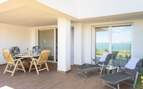 Issea Amazing: Legna, Pavimento, Appartamento, Mare, Ricorrere, Oceano, Balcone, Latifoglie, Sedia, Color Legno