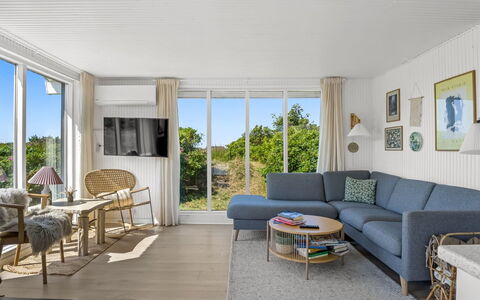 Zina - 600M from the Sea: Mobilia, Interior Design, Legna, Pavimentazione, Pavimento, Divano, Tavolo, Sedia, Soggiorno, Soffitto