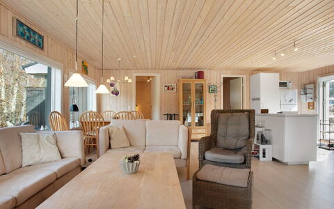 Dwerg - 500M from the Sea: Soffitto, Pavimentazione, Interior Design, Pavimento, Materiale Composito, Mobilia, Ricorrere, Hotel, Design, Illuminazione Diurna