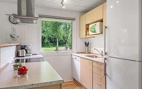 Tancred - 30Km from the Sea: Cucina, Elettrodomestico Da Cucina, Legna, Controsoffitto, Pavimentazione, Interior Design, Apparecchio Major, Lavandino Della Cucina, Pavimento, Mobilia