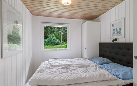 Tancred - 30Km from the Sea: Camera Da Letto, Legna, Letto, Interior Design, Soffitto, Lenzuolo, Bedding, Pavimentazione, Pavimento, Telaio Del Letto