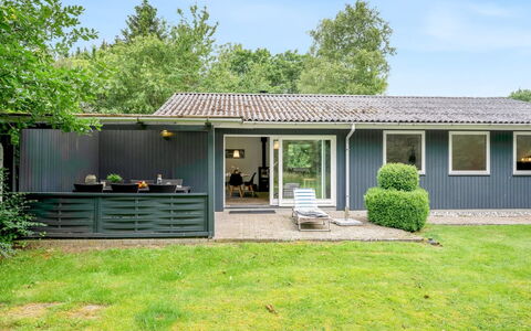 Tancred - 30Km from the Sea: Tetto, Casa, Villetta, Groundcover, Porta, Giardino, Raccordo, Shade, Cortile, Prato