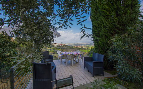 Il Giardino di Lucia: Pianta, Cielo, Costruzione, Acqua, Proprietà, Azzurro, Shade, Ombrello, Mobili Da Esterno, Interior Design