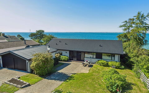 Jovana - 40M from the Sea: Casa, Casa, Porta, Tetto, Villetta, Estate, Giardino, Shade, Raccordo, Cortile
