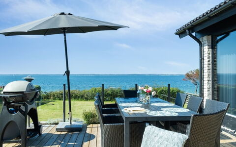 Jovana - 40M from the Sea: Casa, Casa, Porta, Tetto, Villetta, Estate, Giardino, Shade, Raccordo, Cortile