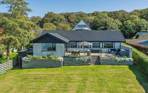 Jovana - 40M from the Sea: Casa, Casa, Porta, Tetto, Villetta, Estate, Giardino, Shade, Raccordo, Cortile