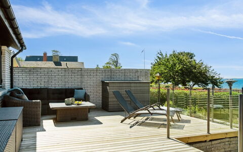 Jovana - 40M from the Sea: Casa, Casa, Porta, Tetto, Villetta, Estate, Giardino, Shade, Raccordo, Cortile