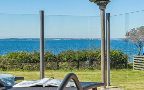 Jovana - 40M from the Sea: Casa, Casa, Porta, Tetto, Villetta, Estate, Giardino, Shade, Raccordo, Cortile