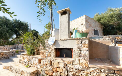 Trulli Di Grieco: Cielo, Proprietà, Pianta, Costruzione, Lotto, Albero, Villetta, Facciata, Paesaggio, Finestra