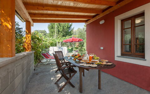 Casa Iris - Versilia, Holiday Home with Pool: Mobilia, Proprietà, Tavolo, Costruzione, Pianta, Sedia, Legna, Shade, Interior Design, Finestra