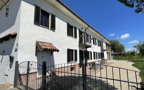 Casa 'il Nocciolo': Cielo, Proprietà, Finestra, Pianta, Costruzione, Nube, Architettura, Recinzione, Porta, Casa