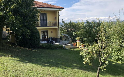 Bellavista: Prato, Giardino, Backyard, Cortile, Shade, Landscaping, Agriturismo, Villa