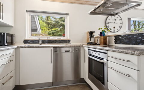 Bajram: Elettrodomestico Da Cucina, Cucina, Controsoffitto, Apparecchio Major, Cabinetry, Elettrodomestico, Pavimentazione, Legna, Interior Design, Cucina Stufa