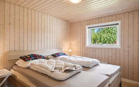 Bajram: Legna, Camera Da Letto, Interior Design, Soffitto, Pavimentazione, Pavimento, Letto, Camera, Color Legno, Latifoglie