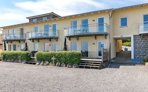 Henna - 50M from the Sea: Legna, Tetto, Architettura, Casa, Casa, Villetta, Raccordo, Latifoglie, Pendenza, Estate