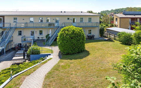 Henna - 50M from the Sea: Legna, Tetto, Architettura, Casa, Casa, Villetta, Raccordo, Latifoglie, Pendenza, Estate