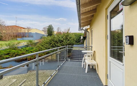 Henna - 50M from the Sea: Legna, Tetto, Architettura, Casa, Casa, Villetta, Raccordo, Latifoglie, Pendenza, Estate