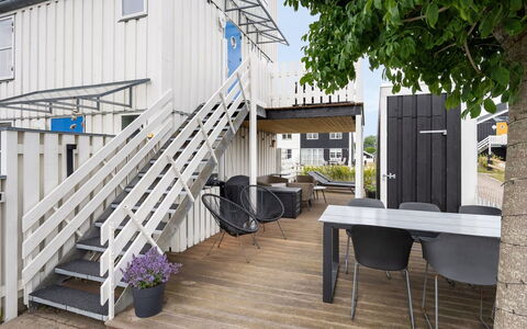 Sebiorn - 5M from the Sea: Legna, Porta, Le Scale, Deck, Casa, Corrimano, Materiale Composito, Portico, Plank, Latifoglie