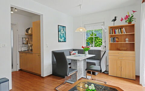 Schneider 2D: Mobilia, Interior Design, Pavimentazione, Legna, Pavimento, Tavolo, Divano, Illuminazione, Camera, Soggiorno