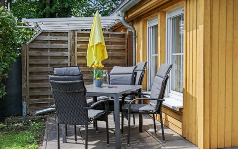 Schneider 2D: Legna, Mobilia, Mobili Da Esterno, Sedia, Pavimentazione, Portico, Vaso Di Fiori, Latifoglie, Color Legno, Deck
