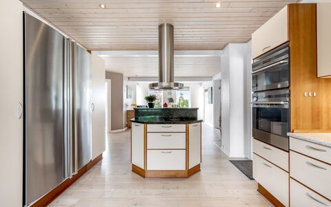 Amma - 21Km from the Sea: Pavimentazione, Interior Design, Cucina, Legna, Soffitto, Pavimento, Controsoffitto, Pavimento In Legno, Elettrodomestico Da Cucina, Lampada