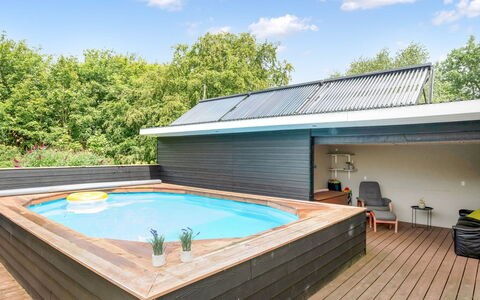 Amma - 21Km from the Sea: Piscina, Materiale Composito, Ricorrere, Mobili Da Esterno, Tempo Libero, Shade, Eco Hotel, Deck, Design, Color Legno