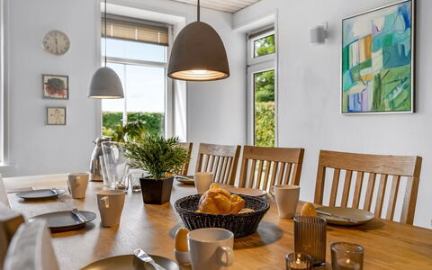 Amma - 21Km from the Sea: Mobilia, Interior Design, Legna, Sala Da Pranzo, Tavolo, Cucina & Sala Da Pranzo Tavolo, Sedia, Pavimentazione, Lampada, Soffitto
