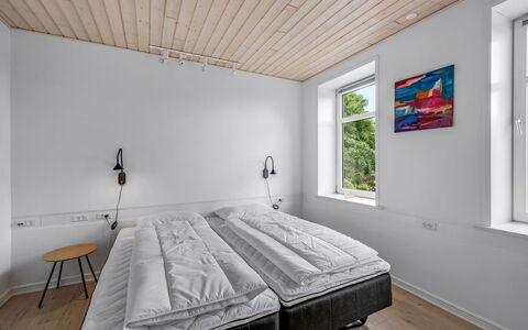 Amma - 21Km from the Sea: Camera Da Letto, Parete, Pavimentazione, Interior Design, Pavimento, Letto, Legna, Soffitto, Bedding, Lenzuolo