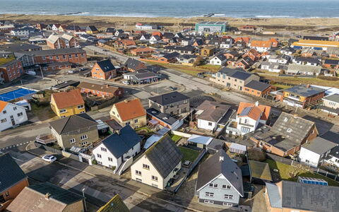 Ullakarin - 200M from the Sea: Zona Residenziale, Zona Urbana, Visione Globale, Quartiere, Fotografia Aerea, Paesaggio, Tetto, Urban Design, Sobborgo, Strada
