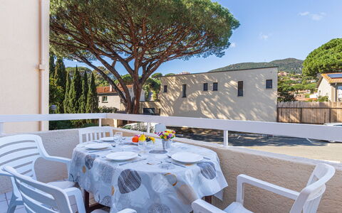 Santa Barbara: Zona Residenziale, Casa, Casa, Porta, Appartamento, Sobborgo, Balcone, Cortile, Cortile, Driveway