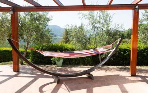 Villa Trivigno: Mobili Da Esterno, Giardino, Shade, Terrazza, Swing, Eco Hotel, Materiali Naturali, Latifoglie, Design