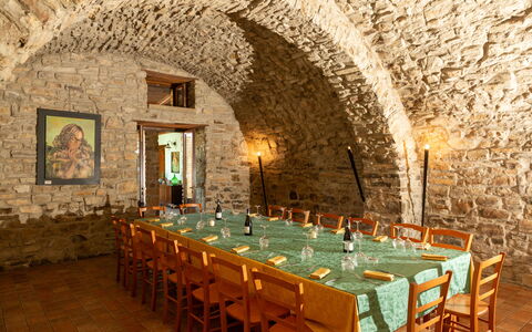 Villa Trivigno: Mobilia, Tavolo, Sedia, Cucina & Sala Da Pranzo Tavolo, Ristorante, Soffitto, Tavolo Esterno, Sala Da Pranzo, Mobili Da Esterno, Tovaglia