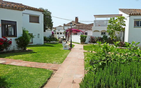 Bahia Dorada: Zona Residenziale, Proprietà, Casa, Casa, Costruzione, Cortile, Quartiere, Immobiliare, Giardino, Erba