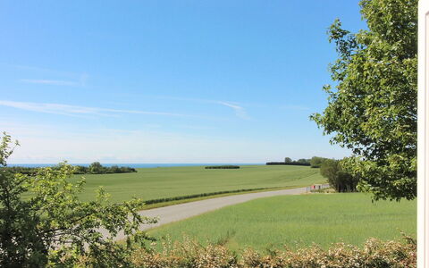 Albertine - 600M from the Sea: Tetto, Casa, Lotto, Casa, Villetta, Estate, Edifici Giardino, Shade, Log Cabin, Landscaping