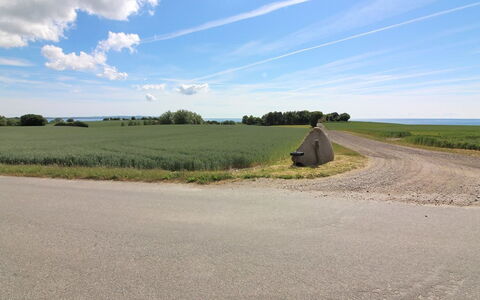 Albertine - 600M from the Sea: Tetto, Casa, Lotto, Casa, Villetta, Estate, Edifici Giardino, Shade, Log Cabin, Landscaping