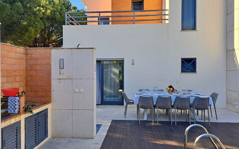 Corcovada Lote 28 Vip Properties: Costruzione, Cielo, Pianta, Tavolo, Finestra, Azzurro, Shade, Architettura, Legna, Sedia