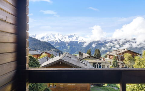 Brisca: Catena Montuosa, Hill Station, Alpi, Valle, Cresta, Balcone, Paesino Di Montagna, Geomorfologia Glaciale, Inverno, Raccordo