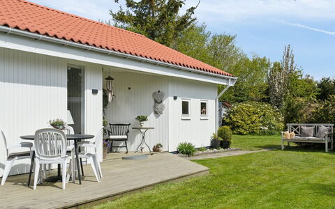 Soti - 350M from the Sea: Casa, Arbusto, Casa, Tetto, Villetta, Porta, Raccordo, Lotto, Giardino, Cortile