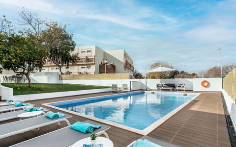 Lima - Vip Properties: Acqua, Pianta, Cielo, Proprietà, Giorno, Costruzione, Piscina, Azzurro, Blu, Albero