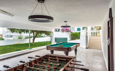 Lima - Vip Properties: Acqua, Pianta, Cielo, Proprietà, Giorno, Costruzione, Piscina, Azzurro, Blu, Albero