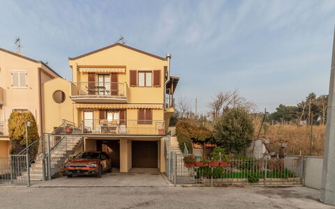 Casale Al Mare: Costruzione, Cielo, Pianta, Nube, Finestra, Veicolo, Casa, Albero, Manto Stradale