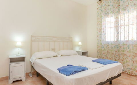 Dalia: Mobilia, Interior Design, Camera Da Letto, Pavimento, Letto, Pavimentazione, Soffitto, Camera, Lenzuolo, Bedding