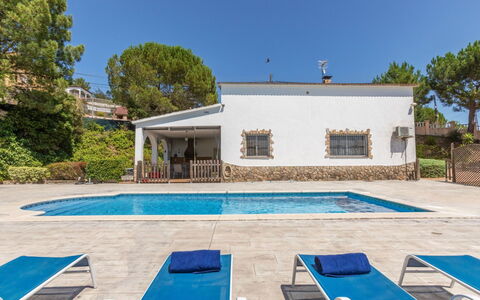 Dalia: Mobilia, Piscina, Ricorrere, Sedia, Shade, Mobili Da Esterno, Estate, Design, Landscaping, Eco Hotel