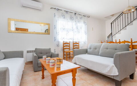 Dalia: Mobilia, Interior Design, Divano, Pavimentazione, Pavimento, Camera, Appartamento, Soggiorno, Casa, Tavolo